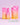 Ausgestellt werden drei INAO by essence Bright Sense Hydra Plump & Glow Serum Produkte mit Hyaluronsäure: eine Box, eine Serumflasche mit Pumpe und ein Nachfüllbeutel. Auf einem Etikett steht „auch als Refill erhältlich“.