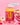 Abgebildet ist ein Glas Clean Skin x JUICY BOMB Gummies von INAO by essence mit Litschi, Granatapfel und Nahrungsergänzungsmitteln, beschriftet mit „Granatapfel- und Litschi-Geschmack“ (Granatapfel- und Litschi-Geschmack) und zugesetztem Vitamin C für strahlende Haut.