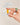 Eine Hand mit bunten Nägeln und silbernen Ringen hält gelbe Clean Skin Gummies von INAO by essence. Textblasen heben die Inhaltsstoffe hervor: Ceramide aus Reiskleieextrakt, Biotin (B7), Vitamin C und Zink.