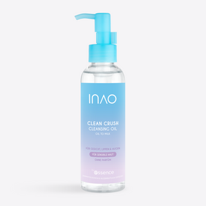 Pumpflasche des INAO Clean Crush Cleansing Oil mit hellblauem Verschluss vor hellgrauem Hintergrund.