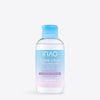 Eine durchsichtige Plastikflasche mit blauem Verschluss und der Aufschrift „INAO Clean Crush Mizellenwasser Reisegröße“. Dieses sanfte Mizellenwasser ist ideal für empfindliche Haut und besticht durch Designelemente in Blau und Lavendel.