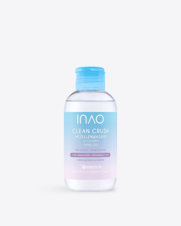 Eine durchsichtige Plastikflasche mit blauem Verschluss und der Aufschrift „INAO Clean Crush Mizellenwasser Reisegröße“. Dieses sanfte Mizellenwasser ist ideal für empfindliche Haut und besticht durch Designelemente in Blau und Lavendel.