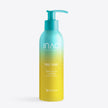 Eine Flasche „INAO by essence Feel Pure AHA & BHA Exfoliation Cleanser“ mit türkisfarbener Pumpe und einem Etikett mit Farbverlauf von Gelb nach Türkis steht aufrecht auf weißem Hintergrund – ideal für die tägliche Reinigung.