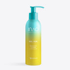 Eine Flasche „INAO by essence Feel Pure AHA & BHA Exfoliation Cleanser“ mit türkisfarbener Pumpe und einem Etikett mit Farbverlauf von Gelb nach Türkis steht aufrecht auf weißem Hintergrund – ideal für die tägliche Reinigung.