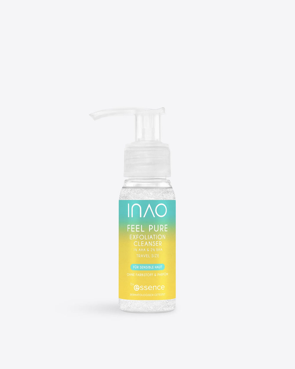 Eine durchsichtige Pumpflasche des INAO Feel Pure Exfoliation Cleanser in Reisegröße mit einem gelb-grün verlaufenden Etikett und der Aufschrift „Niacinamid“ steht aufrecht vor einem hellen Hintergrund – ideal für die tägliche Reinigung.