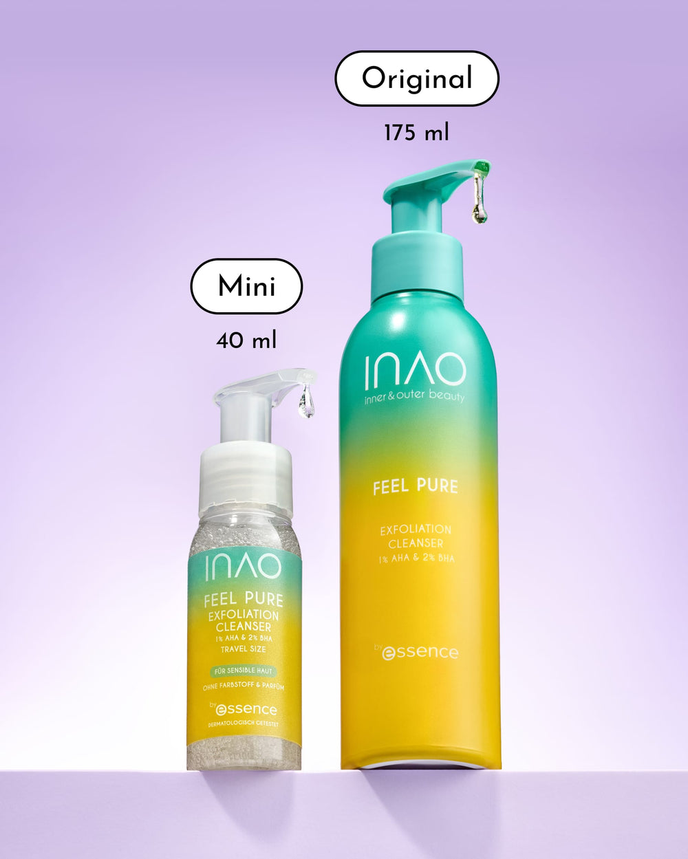 Zu sehen sind zwei Flaschen des „Feel Pure Exfoliation Cleanser“ von INAO: die 40-ml-Reiseflasche „Mini“ mit Schaumpumpe und die größere 175-ml-Flasche „Original“ mit einer normalen Pumpe, beide vor einem violetten Hintergrund mit Farbverlauf. Dieser sanfte Gesichtsreiniger für die tägliche Anwendung mit Niacinamid ist ideal für eine wirksame und zugleich schonende Hautpflege.