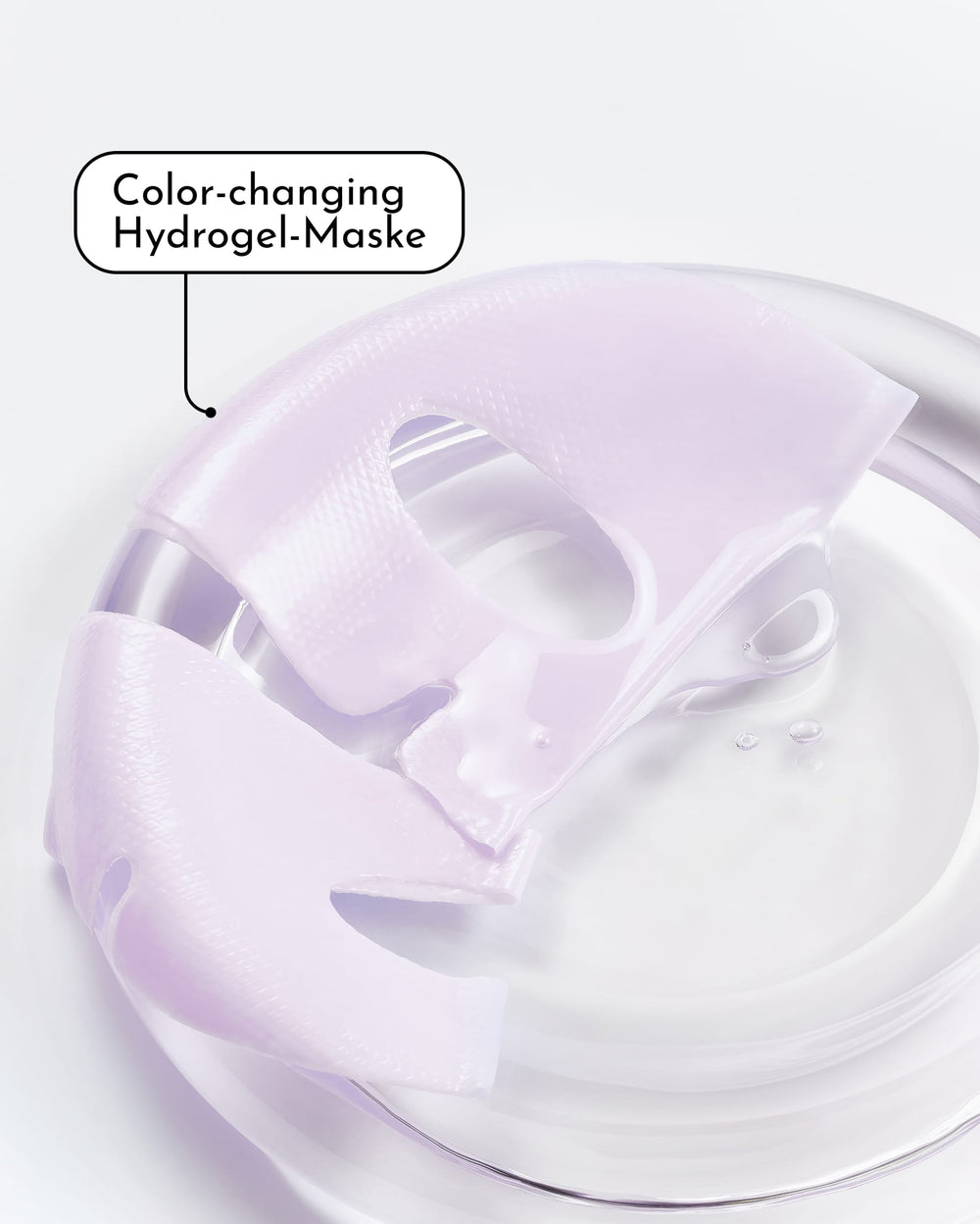 Auf einer Glasplatte liegt eine hellviolette, durchscheinende INAO Fine Time Calming & Glow Hydrogel-Maske. Auf dem Etikett steht „Farbwechselnde Hydrogel-Maske“. Die Maske wurde für die intensive Feuchtigkeitspflege entwickelt, verfügt über Aussparungen für Augen, Nase und Mund und sorgt für strahlende Haut.