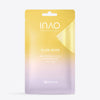 Auf weißem Hintergrund ist ein Beutel mit einem Farbverlauf in Gelb und Lavendel zu sehen, der die Aufschrift „INAO Glow Mode Brightening & Glow Hydrogel Mask“ trägt und an einer Ecke teilweise abgezogen ist.