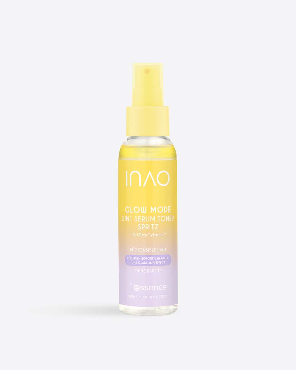 Sprühflasche des INAO Glow Mode 2in1 Serum Toner Spritz in Gelb und Lila vor hellgrauem Hintergrund.