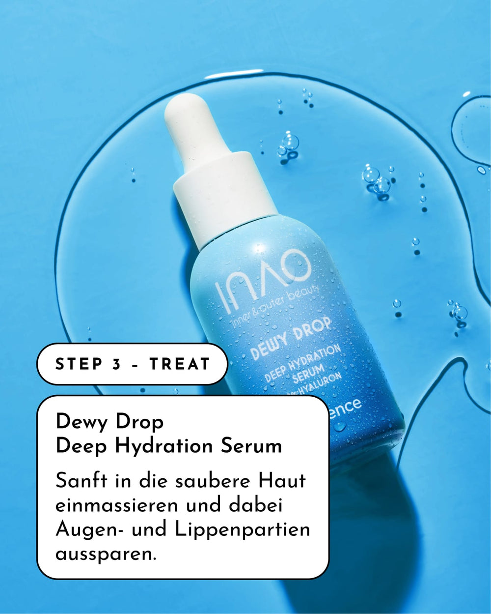 Eine blaue Flasche aus dem Happy Moisture Sparset von INAO by essence mit einem Tropfer ruht auf einer blauen Fläche mit Wassertropfen. Ein deutsches Textfeld zeigt Gebrauchsanweisungen an, wobei Schritt 3: Behandeln hervorgehoben wird.
