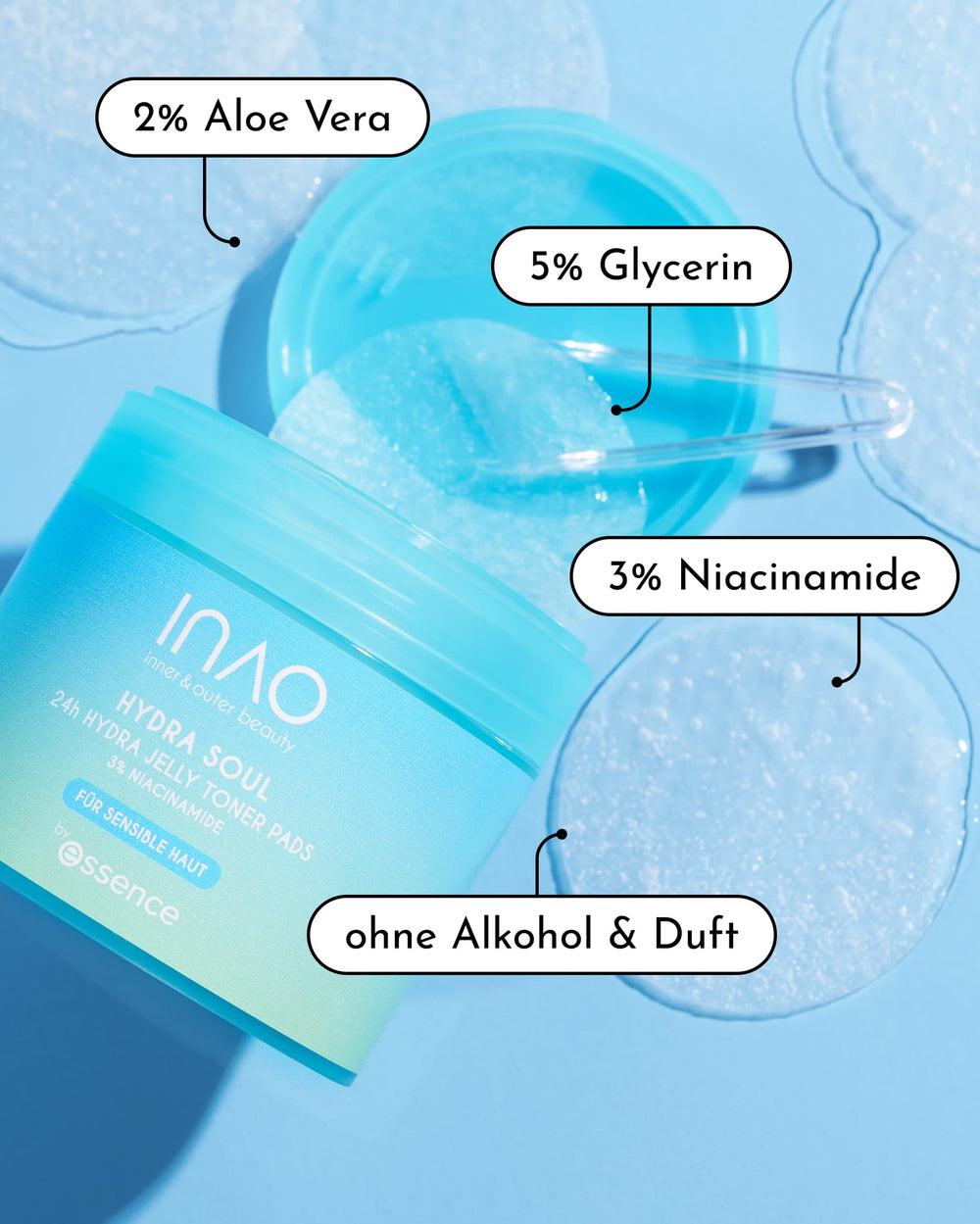 Ein geöffneter blauer INAO New Drop Sparset 2.0 Behälter zeigt ein Gel-Toner-Pad auf einem klaren Spatel. Das Etikett hebt intensive Feuchtigkeit, sanfte Reinigung, 2% Aloe Vera, 5% Glycerin, 3% Niacinamide-frei von Alkohol und Duftstoffen hervor.